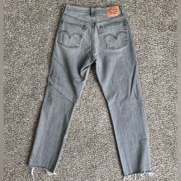 Levi’s 501 Gray Relaxed Tapered Jeans W26 L30 Raw Hem - Picture 5 of 6